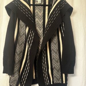 Neiman Marcus Cashmere Black and Cream Women's Sweater